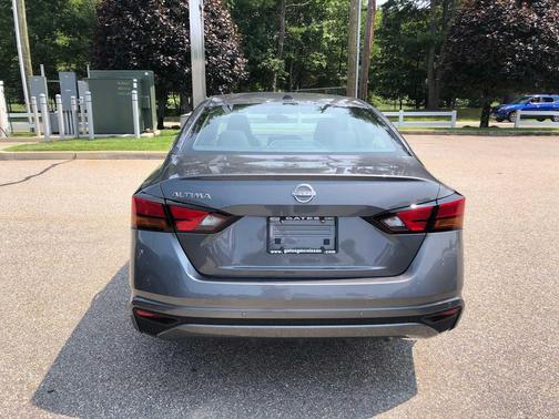 Gun Metallic 2026 Nissan Altima SV FWD