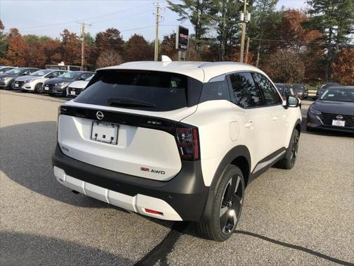 2025 Nissan Kicks SR