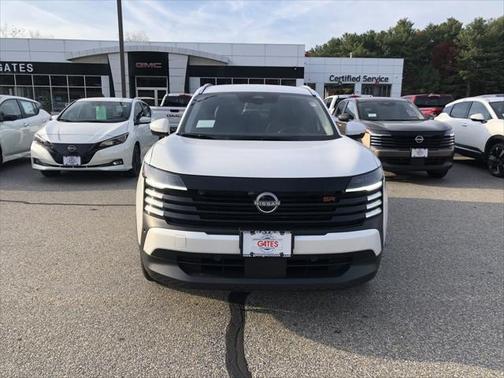 2025 Nissan Kicks SR