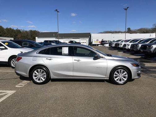 2022 Chevrolet Malibu FWD LT