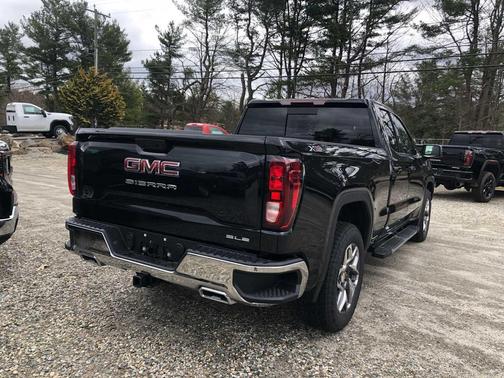 Onyx Black 2026 GMC Sierra 1500 SLE