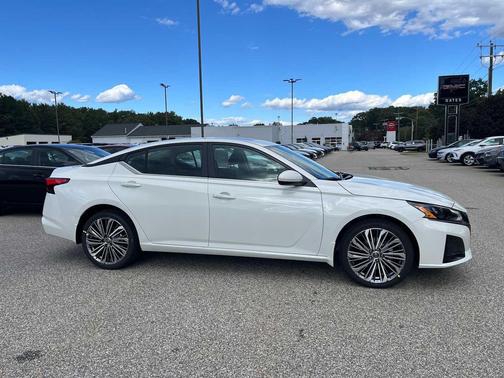 Pearl White Tricoat 2026 Nissan Altima SV AWD