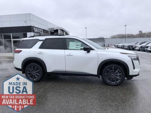 Everest White Pearl Tricoat 2026 Nissan Pathfinder SL