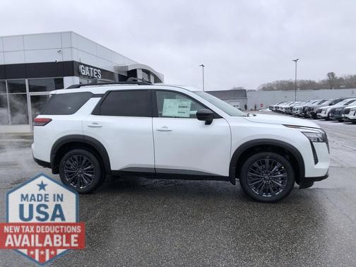 2026 Nissan Pathfinder SL