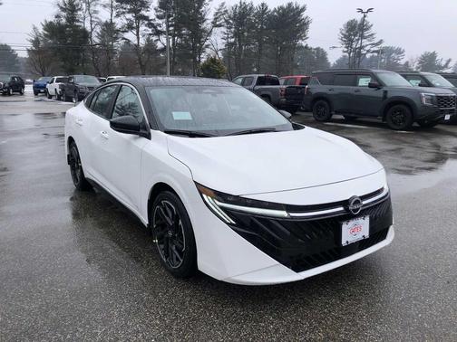 Aspen White Tricoat/Super Black 2026 Nissan Sentra SR