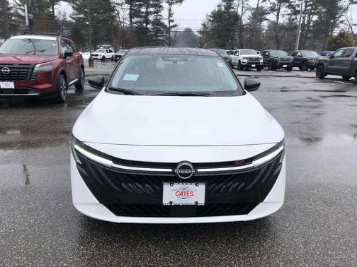 Aspen White Tricoat/Super Black 2026 Nissan Sentra SR