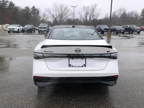 Aspen White Tricoat/Super Black 2026 Nissan Sentra SR