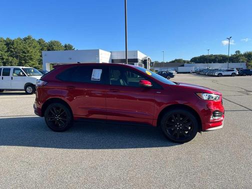 Rapid Red Metallic Tinted Clearcoat 2024 Ford Edge ST Line