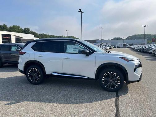 Everest White SPR Black 2026 Nissan Rogue Platinum