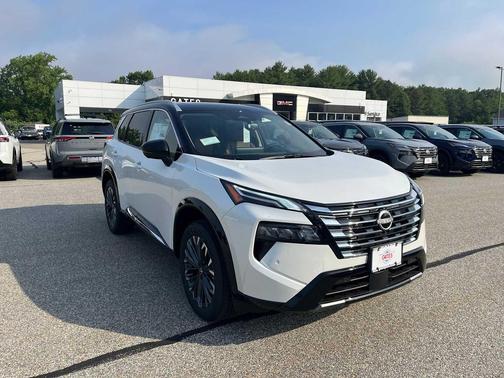 Everest White SPR Black 2026 Nissan Rogue Platinum