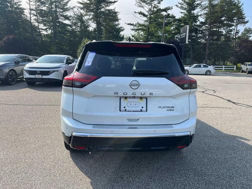Everest White SPR Black 2026 Nissan Rogue Platinum