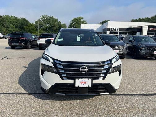 Everest White SPR Black 2026 Nissan Rogue Platinum