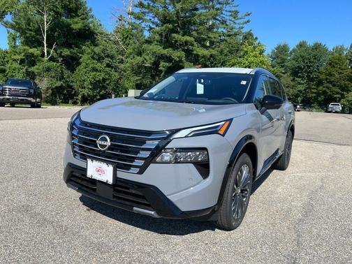Boulder Gray Pearl/Super Black 2026 Nissan Rogue Platinum