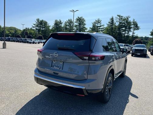 Boulder Gray Pearl/Super Black 2026 Nissan Rogue Platinum