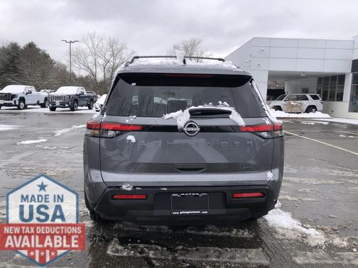 2026 Nissan Pathfinder SV