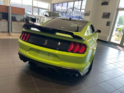 Grabber Lime 2020 Ford Shelby GT500 Base