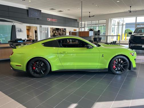 Grabber Lime 2020 Ford Shelby GT500 Base