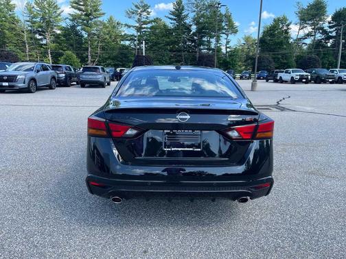 Super Black 2026 Nissan Altima SR