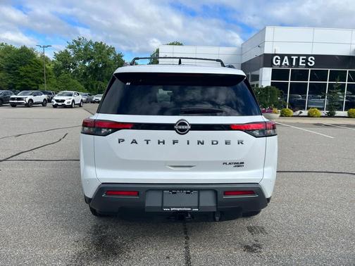Everest White Pearl Tricoat 2026 Nissan Pathfinder Platinum