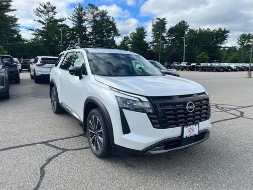 Everest White Pearl Tricoat 2026 Nissan Pathfinder Platinum
