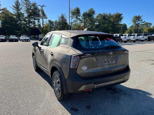 Canyon Bronze Metallic 2025 Nissan Kicks S