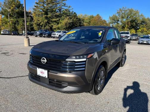 Canyon Bronze Metallic 2025 Nissan Kicks S