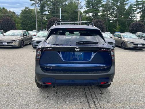 Deep Blue Pearl 2027 Nissan Kicks SR