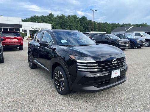 Super Black 2027 Nissan Kicks SV