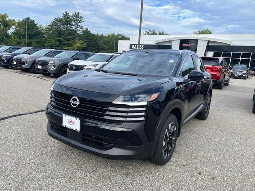 Super Black 2027 Nissan Kicks SV