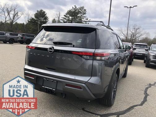 2026 Nissan Pathfinder SL