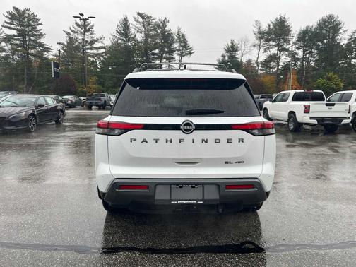 Everest White Pearl Tricoat 2026 Nissan Pathfinder SL
