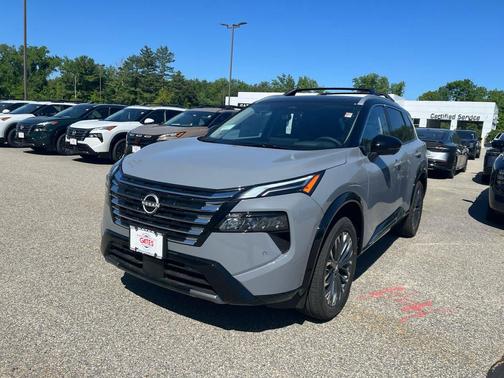 Boulder Gray Pearl/Super Black 2026 Nissan Rogue Platinum