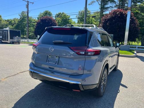 Boulder Gray Pearl/Super Black 2026 Nissan Rogue Platinum