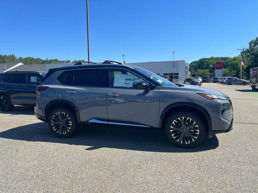 Boulder Gray Pearl/Super Black 2026 Nissan Rogue Platinum