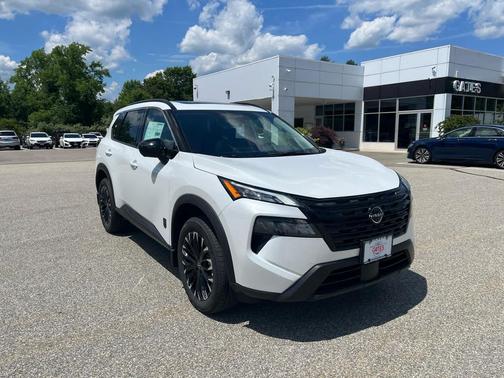 Everest White Pearl Tricoat 2026 Nissan Rogue Dark Armor