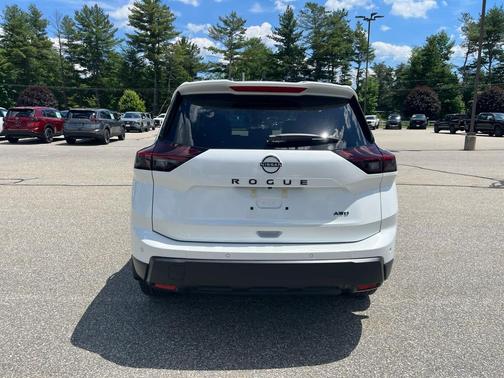 Everest White Pearl Tricoat 2026 Nissan Rogue Dark Armor