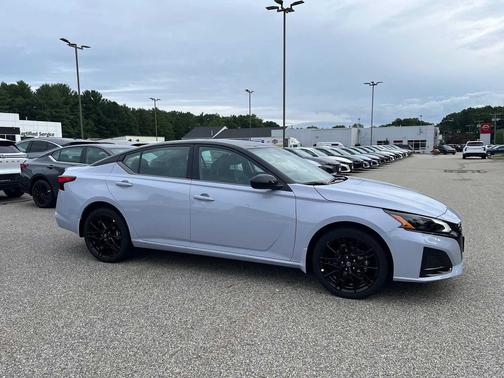 Gray Sky Pearl/Super Black 2026 Nissan Altima SR AWD