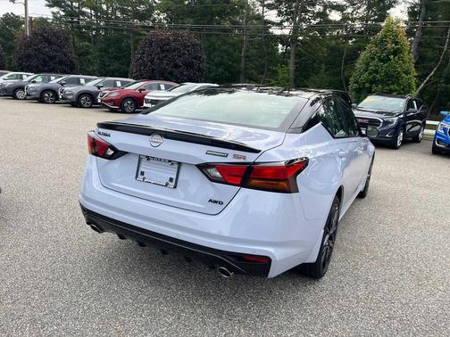Gray Sky Pearl/Super Black 2026 Nissan Altima SR AWD