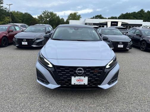 Gray Sky Pearl/Super Black 2026 Nissan Altima SR AWD