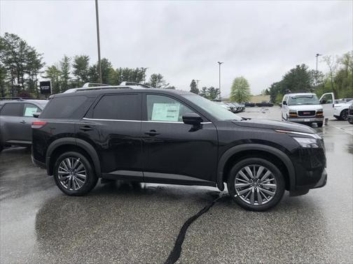 2025 Nissan Pathfinder SL 4WD