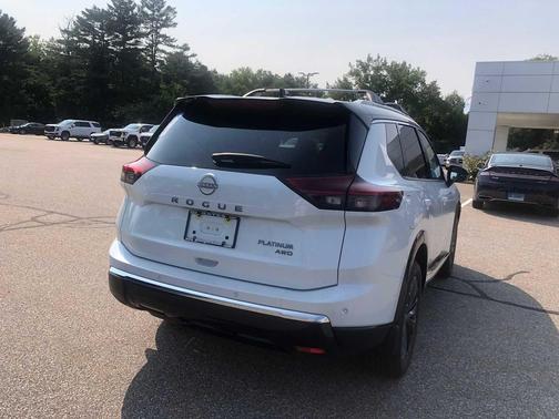 Everest White Pearl/Super Black 2026 Nissan Rogue Platinum