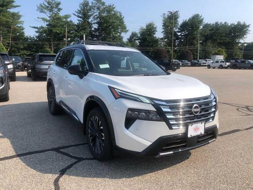 Everest White Pearl/Super Black 2026 Nissan Rogue Platinum