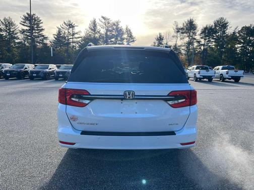 Platinum White Pearl 2022 Honda Odyssey Elite