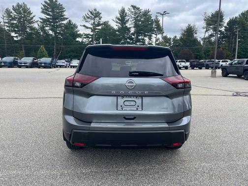 Gun Metallic 2027 Nissan Rogue SV