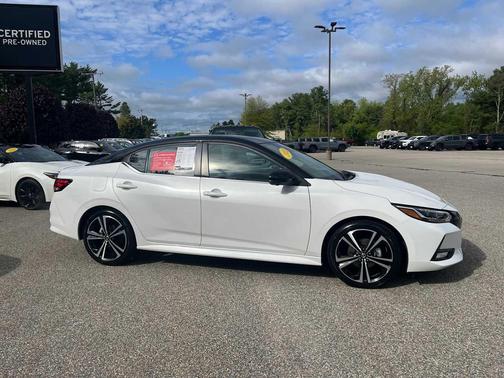 Aspen White Tricoat/Super Black 2022 Nissan Sentra SR