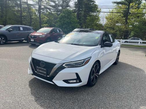 Aspen White Tricoat/Super Black 2022 Nissan Sentra SR