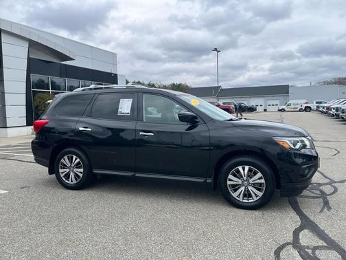 Magnetic Black Pearl 2020 Nissan Pathfinder S 4WD