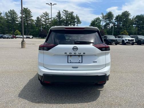 Everest White Pearl Tricoat 2026 Nissan Rogue Dark Armor