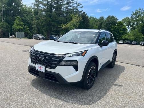 Everest White Pearl Tricoat 2026 Nissan Rogue Dark Armor