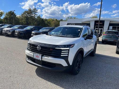 Aspen White Tricoat 2027 Nissan Kicks SR